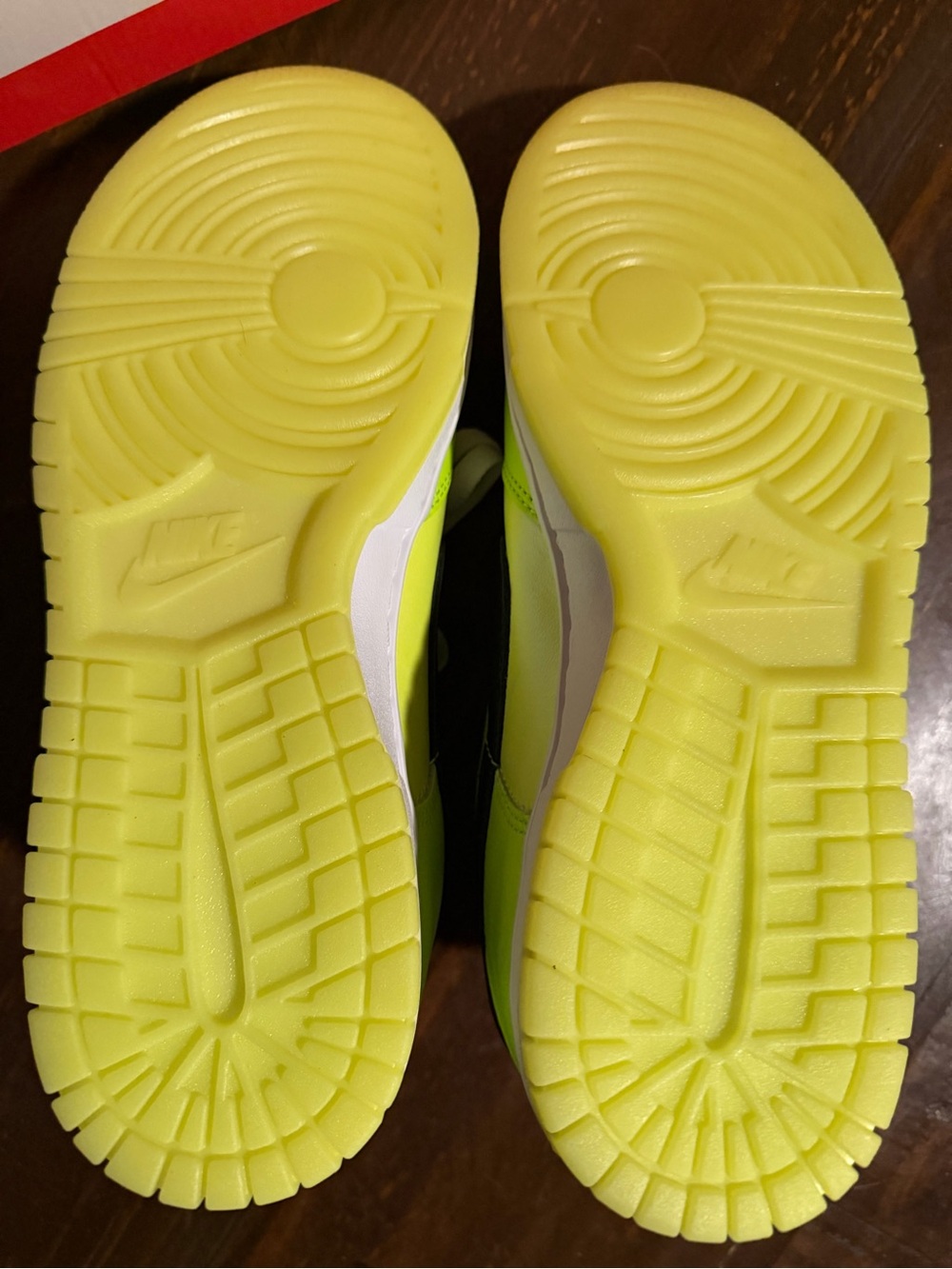 Nike Dunk Low SE 'Splash Volt' Sneakers - 9.5M - Picture 7 of 8